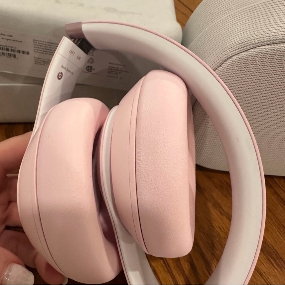 Beats by Dre
Beats Studio Pro
Bluetooth Wireless
Headphones - Matte Pink - Picture 6 of 13